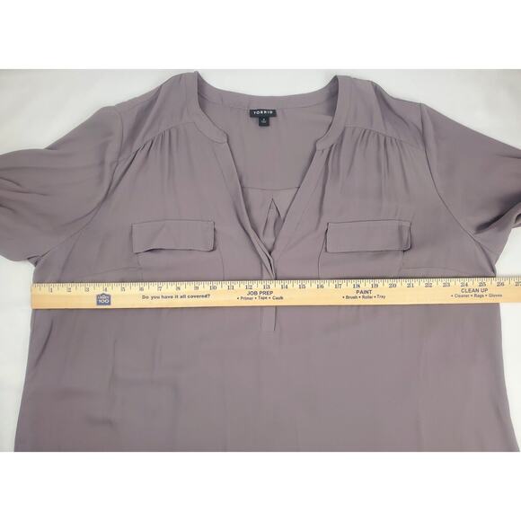Torrid Harper Top 2 Solid Grey Poly Chiffon Roll Tab Sleeve Womens Plus Size 2X - Picture 4 of 6